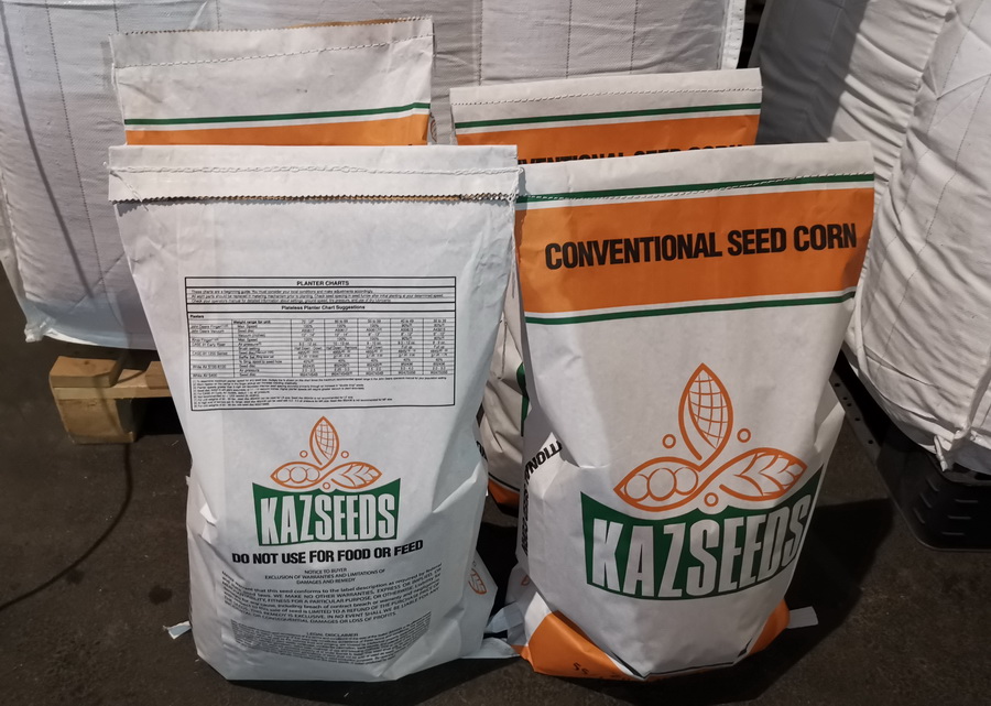Подготовленные к поставке мешки с семенами KAZSEEDS
